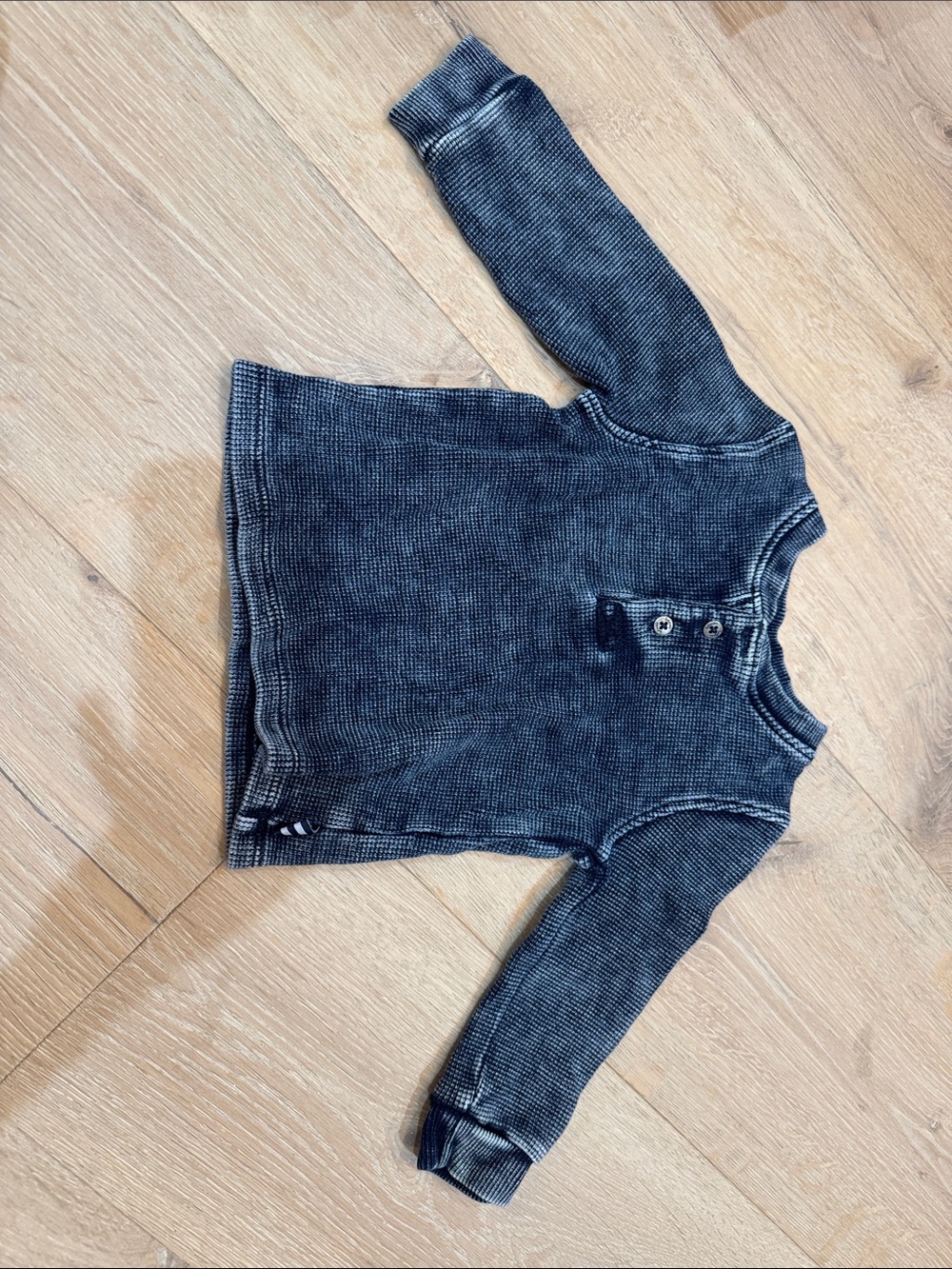 Splendid Two-Tone Ribbed Henley in Black and Gray